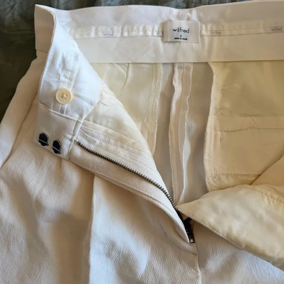 Aritzia The Effortless Short™ Mid-Thigh - Crepette™, Light Birch - Picture 4 of 13